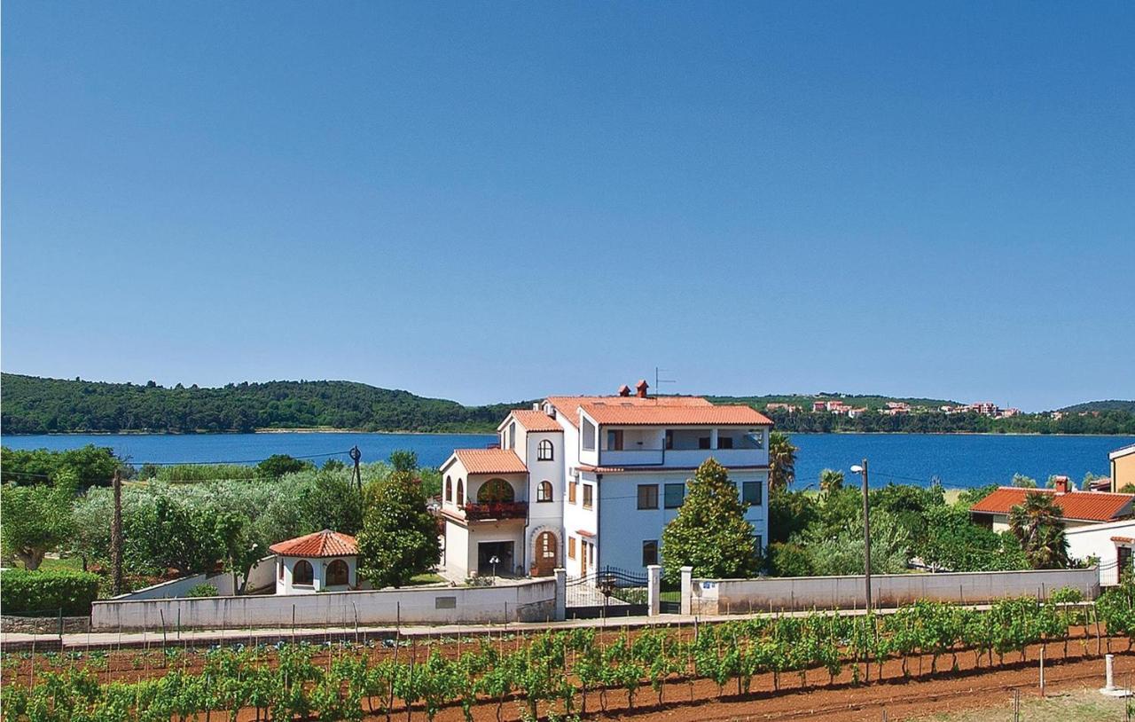 Beautiful Apartment In Pula With Kitchen ภายนอก รูปภาพ
