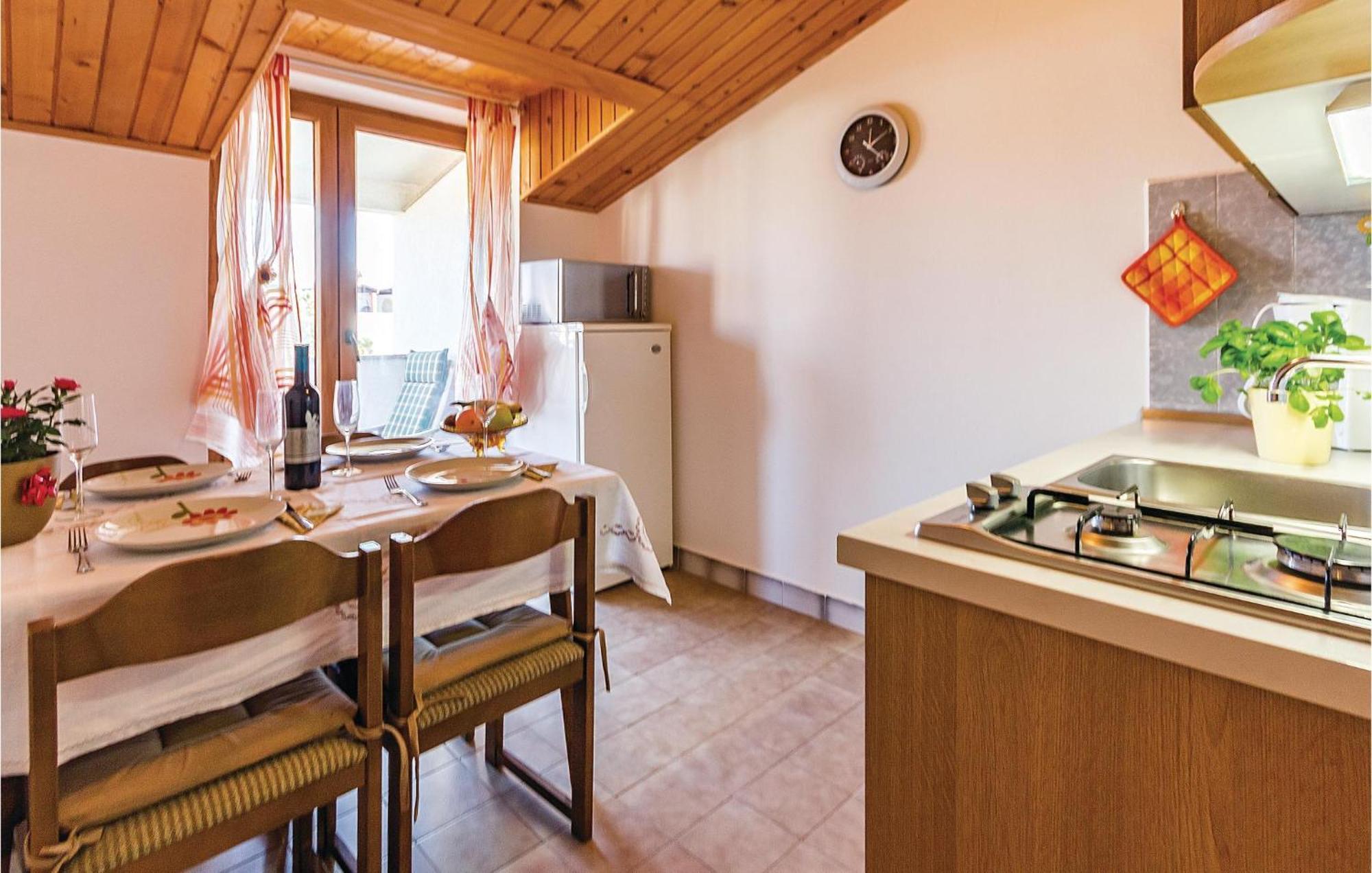 Beautiful Apartment In Pula With Kitchen ภายนอก รูปภาพ