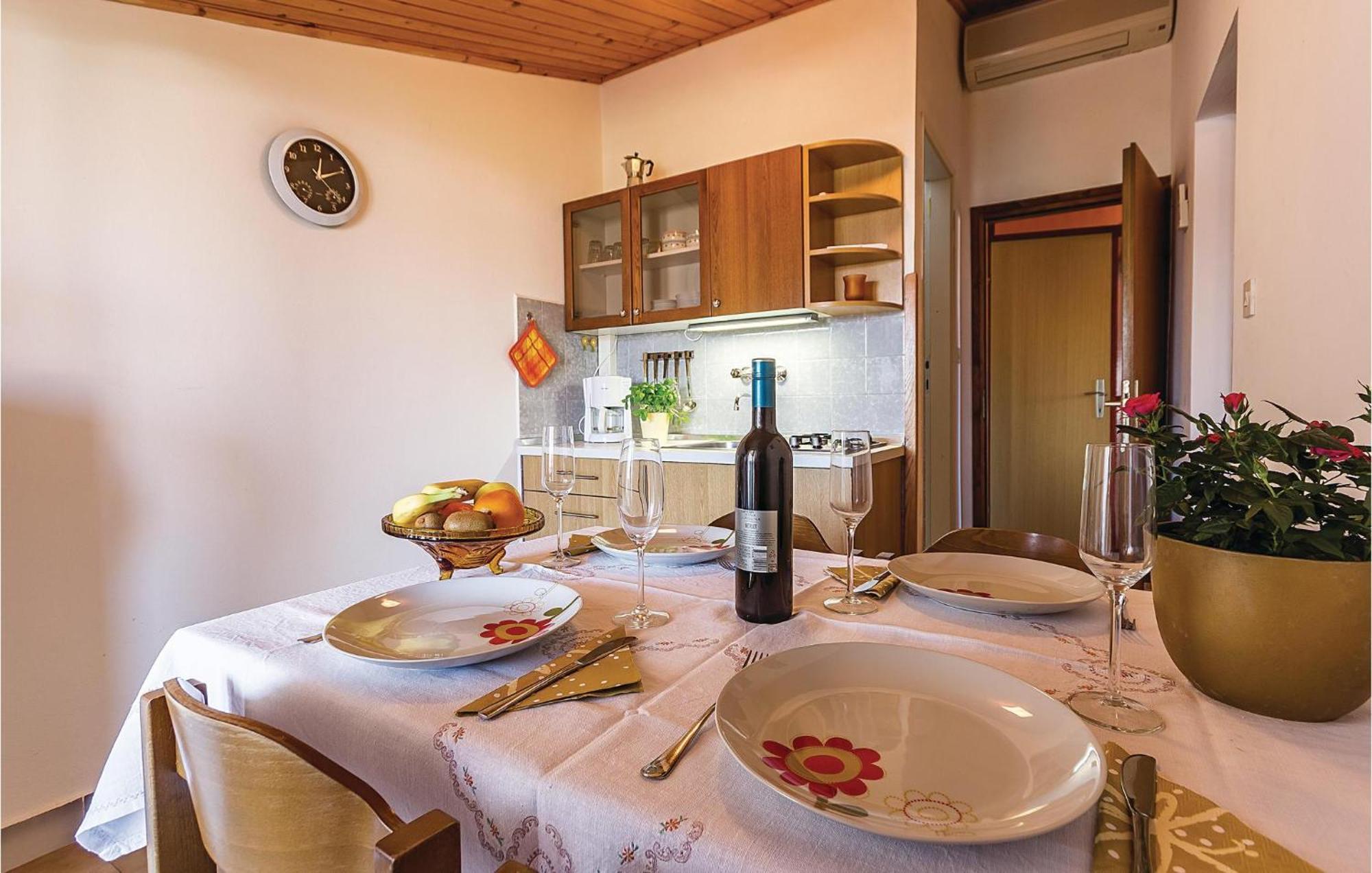 Beautiful Apartment In Pula With Kitchen ภายนอก รูปภาพ