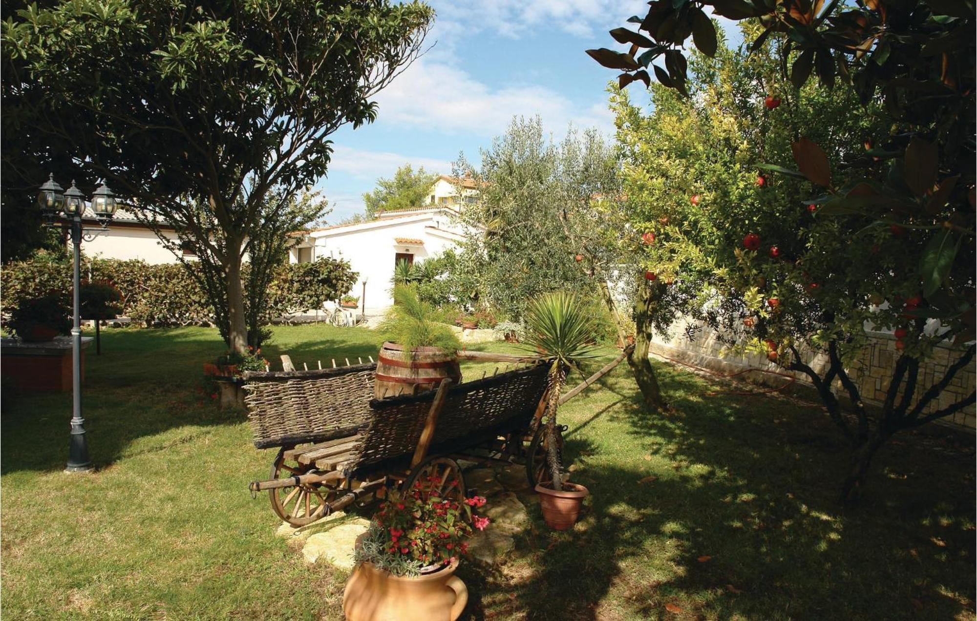 Beautiful Apartment In Pula With Kitchen ภายนอก รูปภาพ
